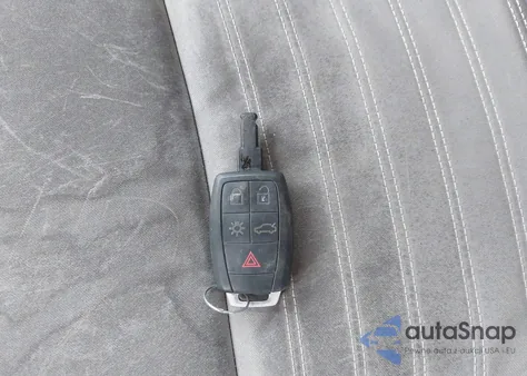 2009 Volvo V50 2.4I z USA, uszkodzony, nr VIN YV1MW390092465684